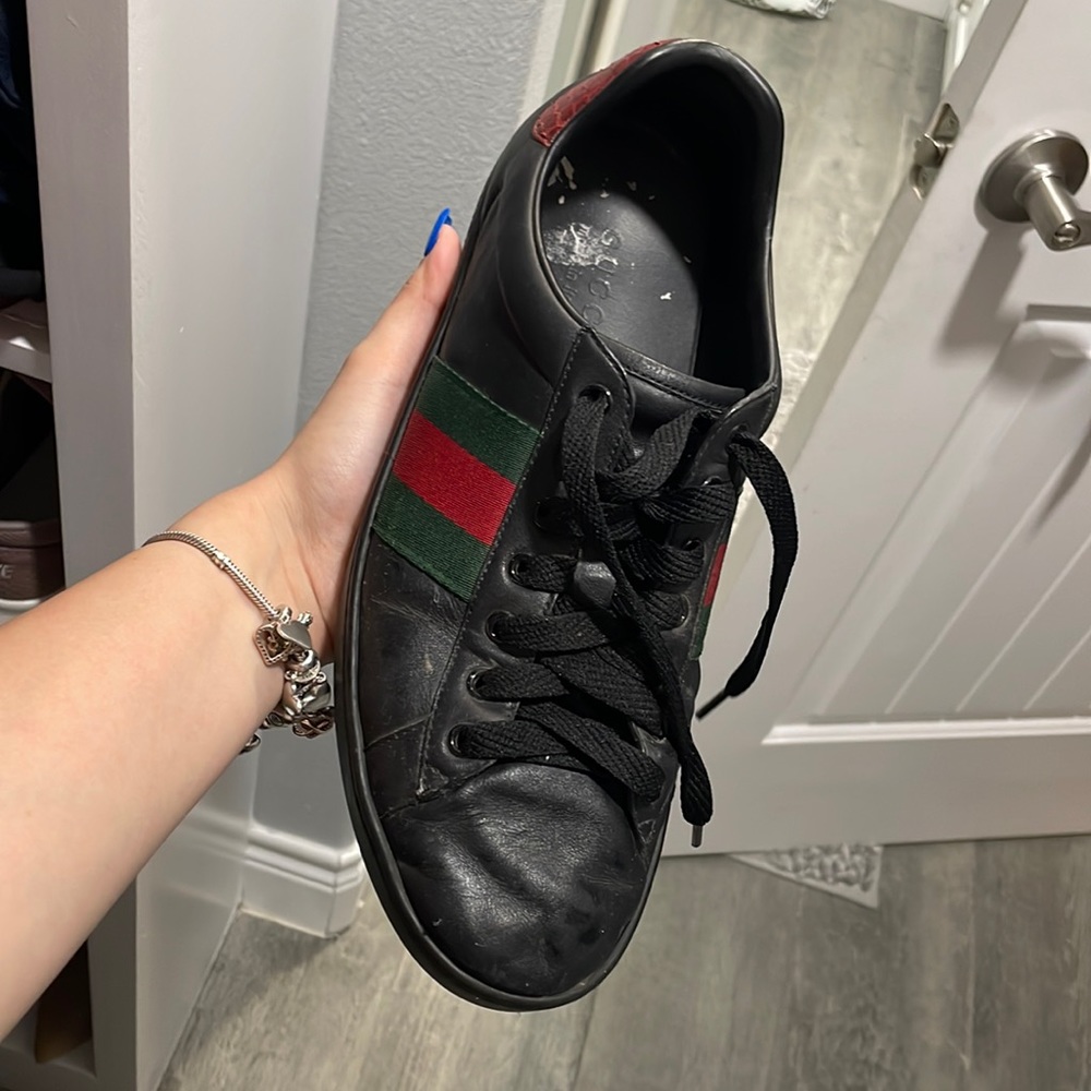 Men Size 9 Gucci shoes they are REAL shoe lace is not REAL
